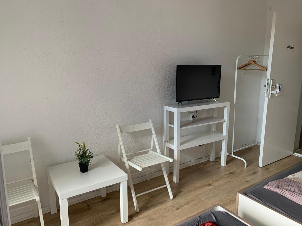 Lebt-wohnung Für Bis Zu 12 Personen Berlin