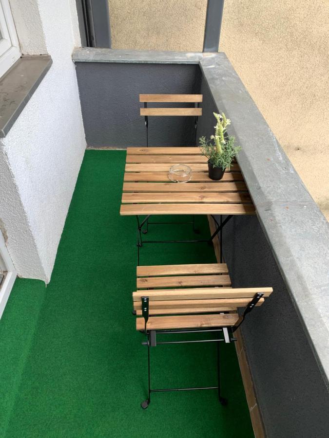 Lebt-wohnung Für Bis Zu 12 Personen Berlin