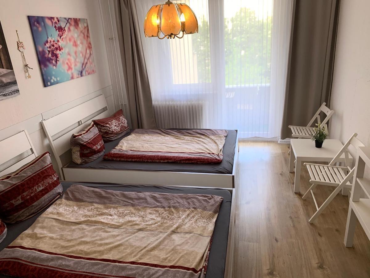 Lebt-wohnung Für Bis Zu 12 Personen Berlin