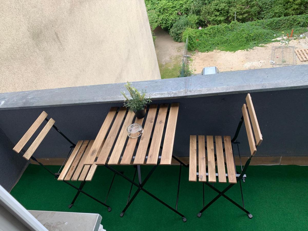 Lebt-wohnung Fur Bis Zu 12 Personen Appartement
